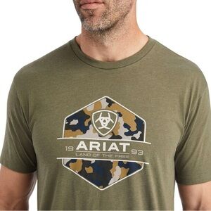New Men’s Ariat camo badge tshirt